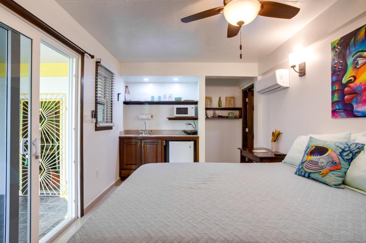 Driftwood Gardens Guesthouse Placencia Екстер'єр фото