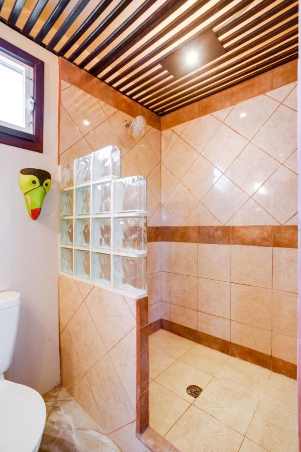 Driftwood Gardens Guesthouse Placencia Екстер'єр фото