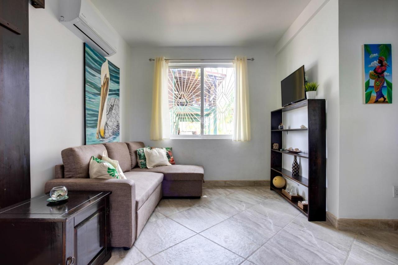 Driftwood Gardens Guesthouse Placencia Екстер'єр фото